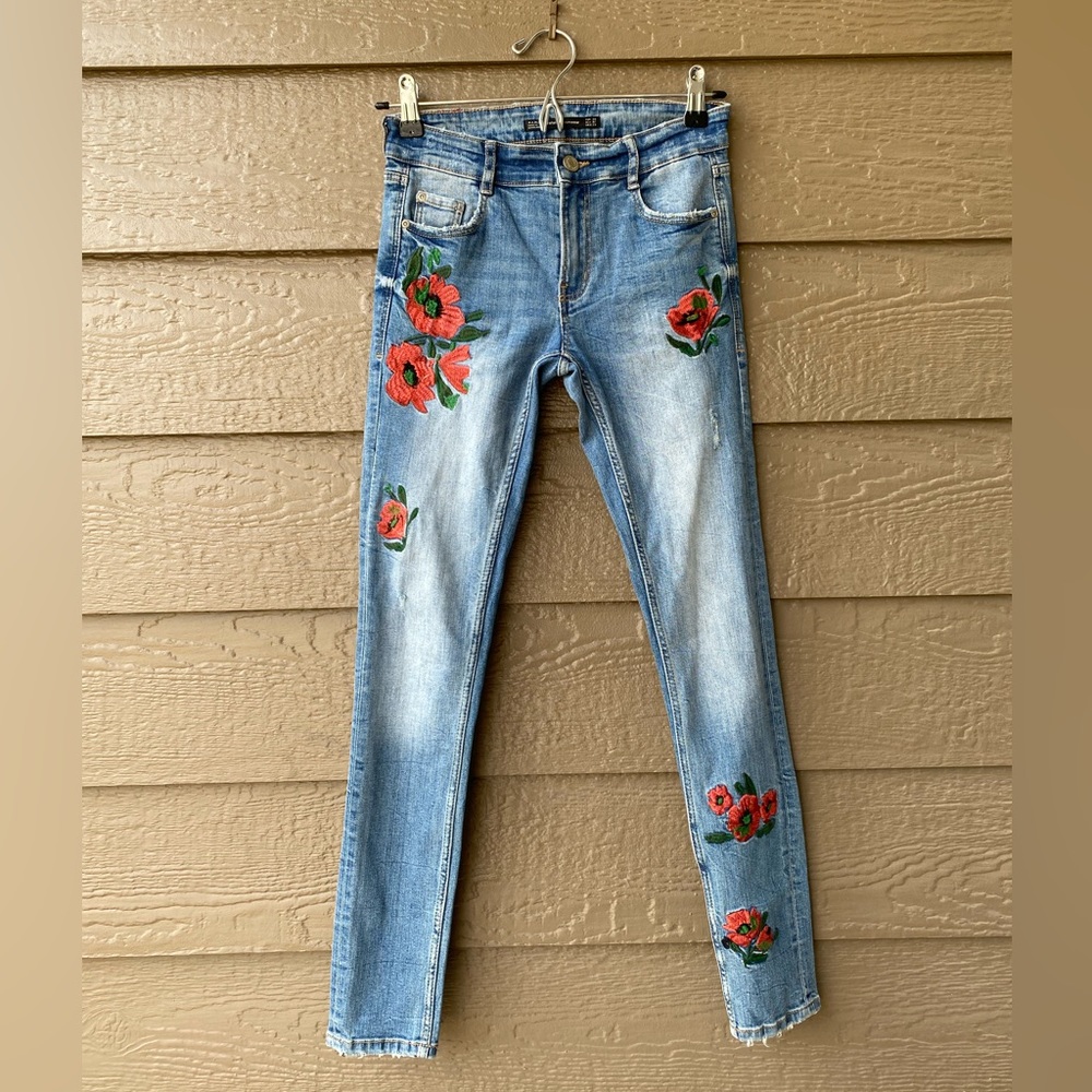 Zara Embroidered Damaged Skinny Jeans Women’s size 02